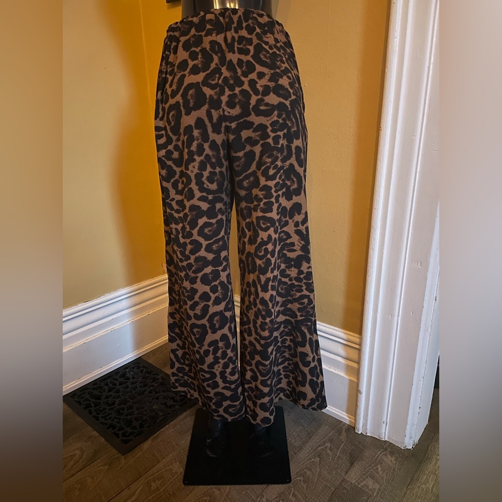 Women’s Leopard Print Wide-Leg Pants - ( Large ) - Picture 3 of 4